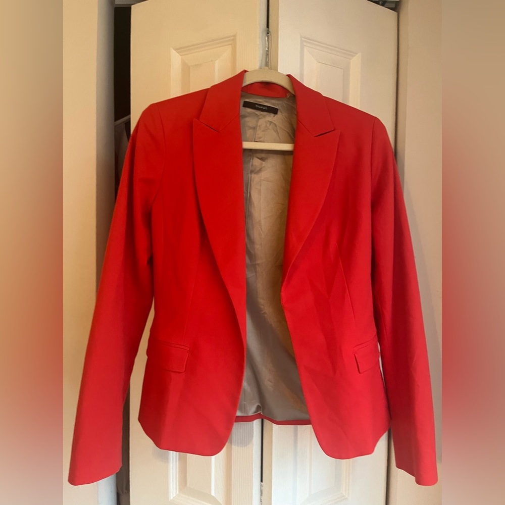 Tahari US size 6 Red Blazer